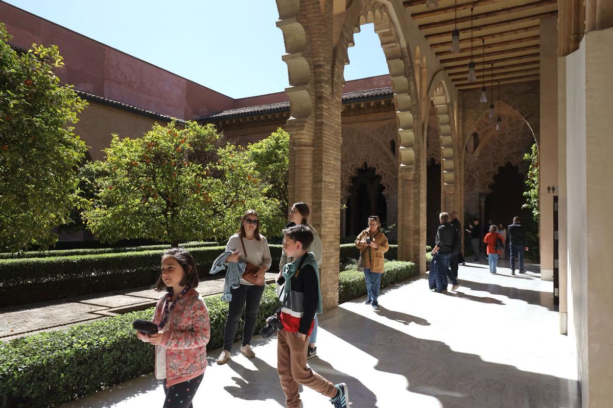 En imágenes | Primer día de puertas abiertas del palacio de La Aljafería