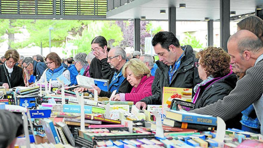 Un pregó crític i irònic reivindica el llibre vell