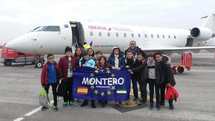 Aprender a viajar en avión con el colegio montero