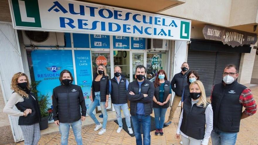 Los profesores de Autoescuela Residencial están titulados y tienen más de 15 años de experiencia. Foto: Vicent Marí