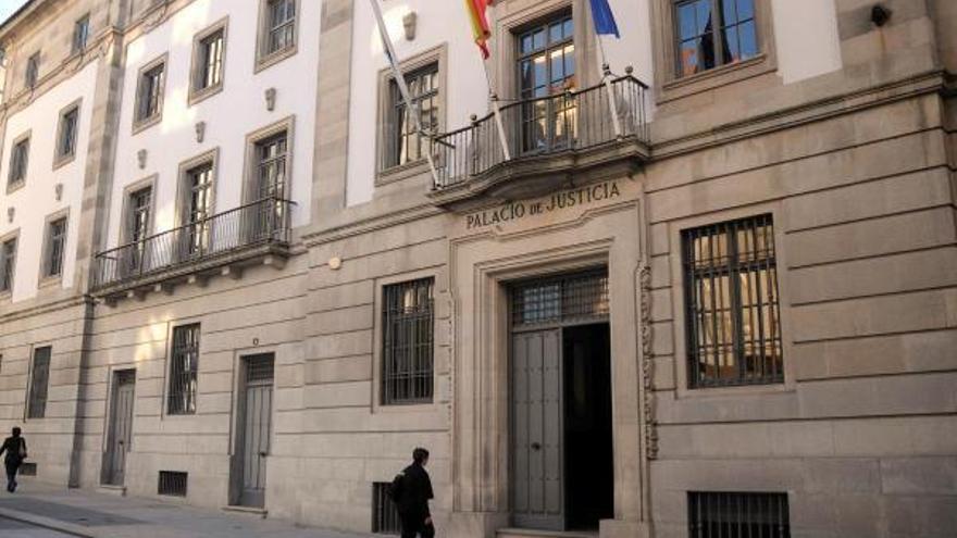 Exterior de la Audiencia Provincial de Pontevedra.