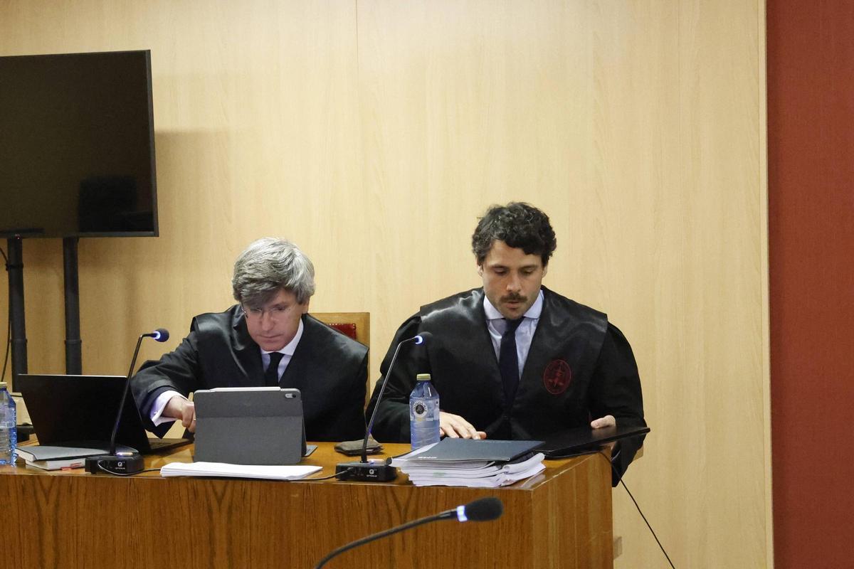 Los nuevos abogados de Ebhisa, del bufete CMS, en la vista del juicio civil del lunes en el que Telf reclama 47,87 millones de euros.