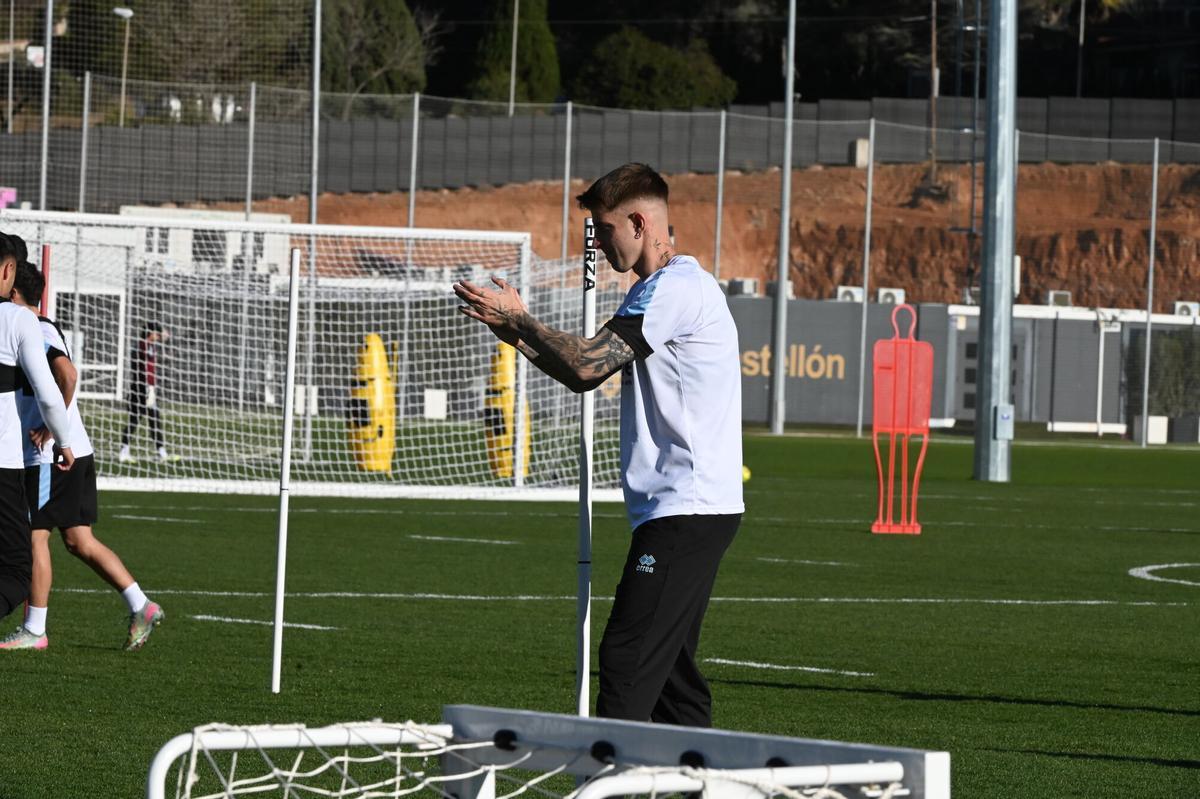 El equipo de Pablo Hernández se ejercita en la ciudad deportiva Globeenergy
