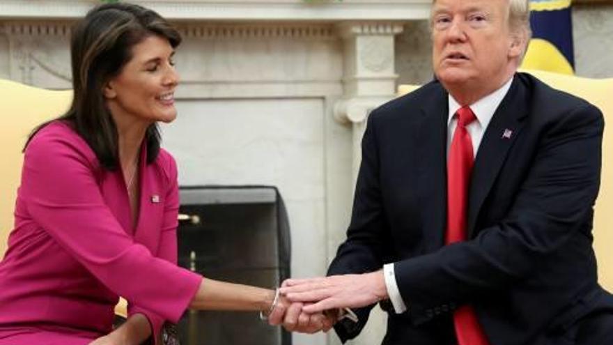 Trump i Nikki Haley van fer una roda de premsa conjunta.