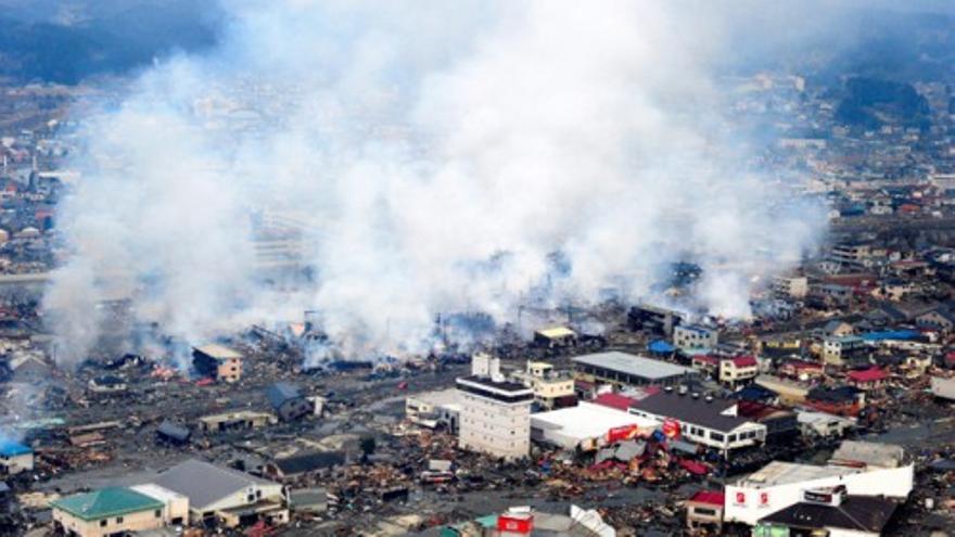 Un tsunami engulle Japón