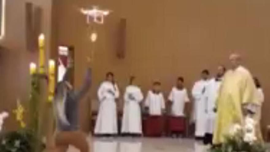 Drones en misa: El polémico vídeo grabado en una parroquia de Brasil