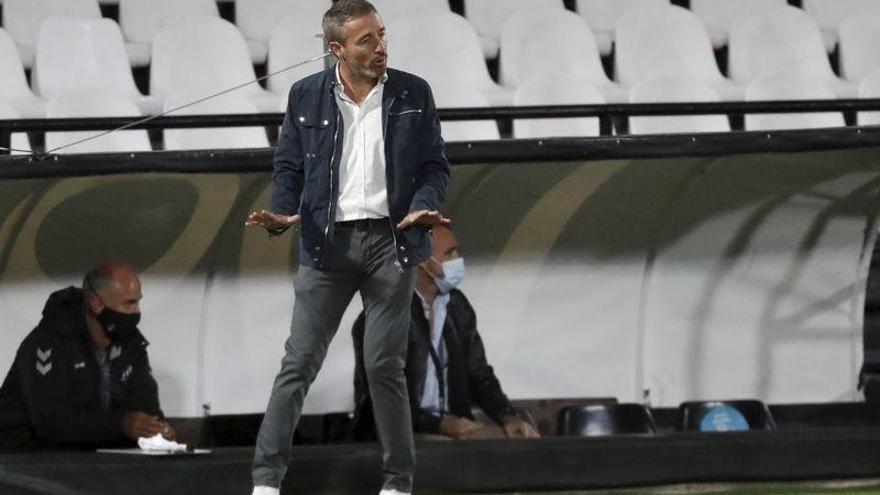 Montesinos: &quot;Ni se cuestiona al entrenador ni a los futbolistas&quot;