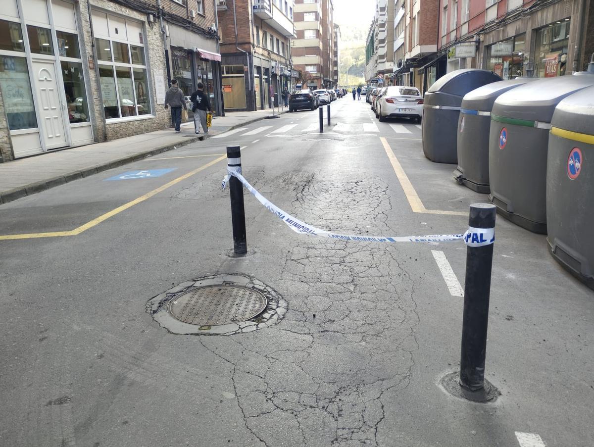 Los pivotes instalados en la zona de la obras.