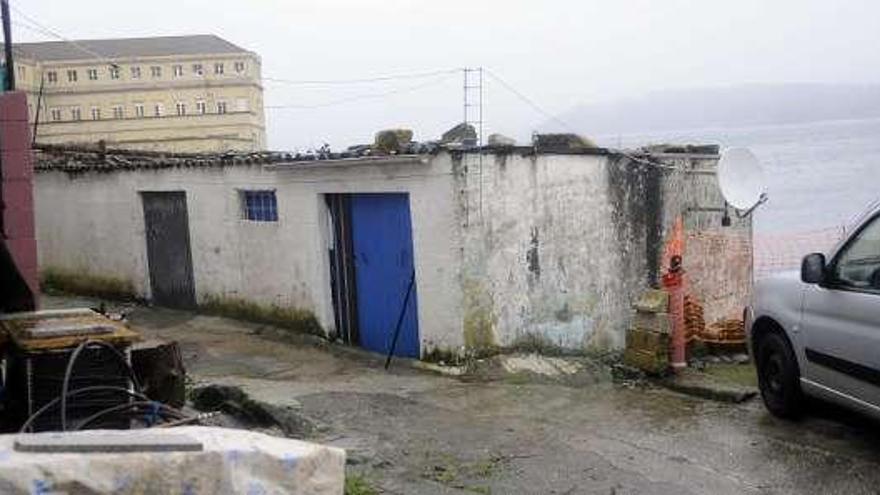 Galpón afectado por las llamas en el incendio de Placeres.  // N. Parga