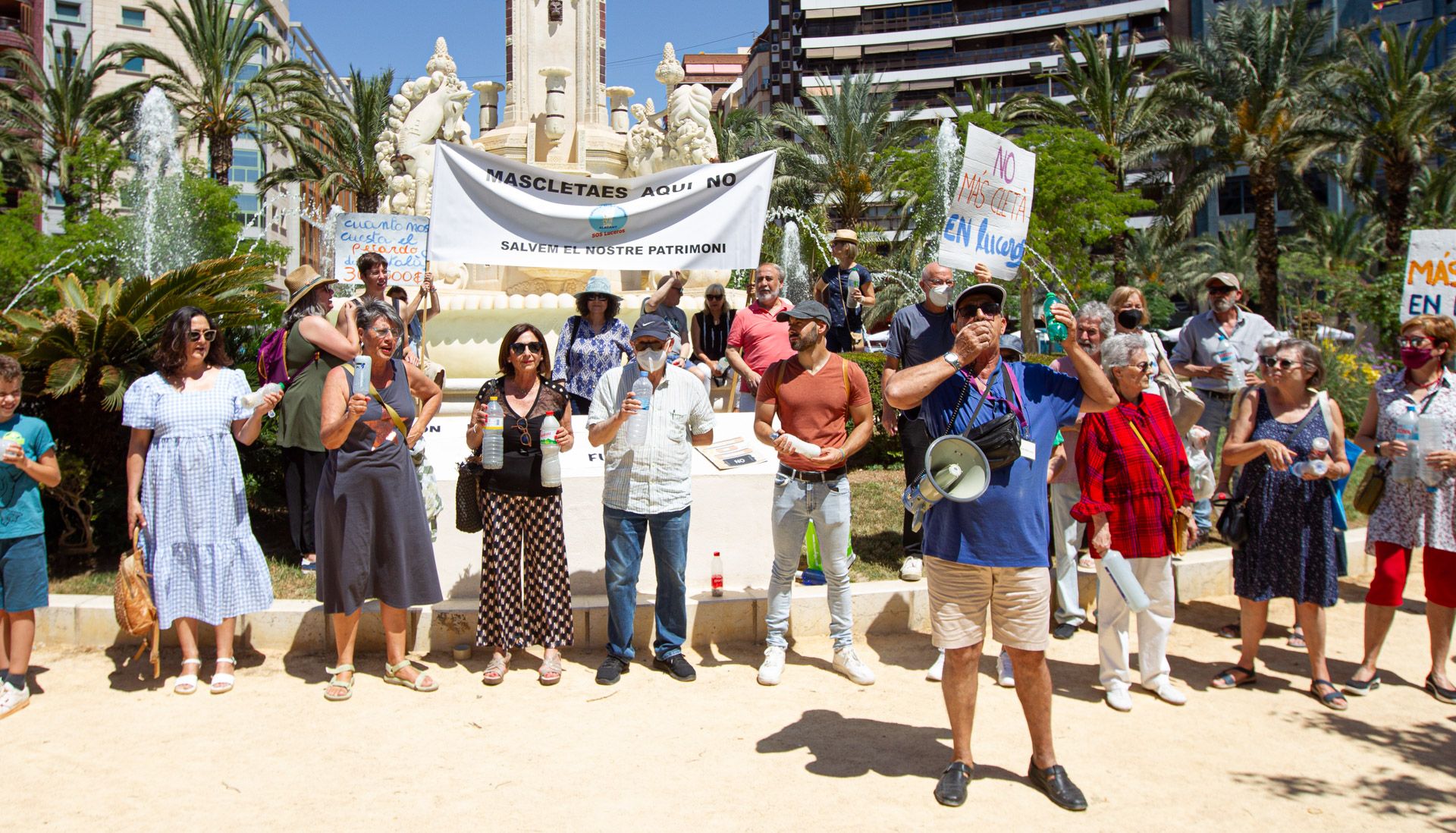 Protesta contra las mascletás en Luceros