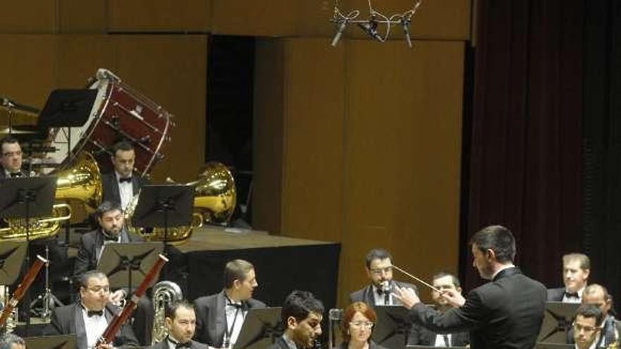 La banda municipal, ayer, en el Palacio de la Ópera. / víctor echave