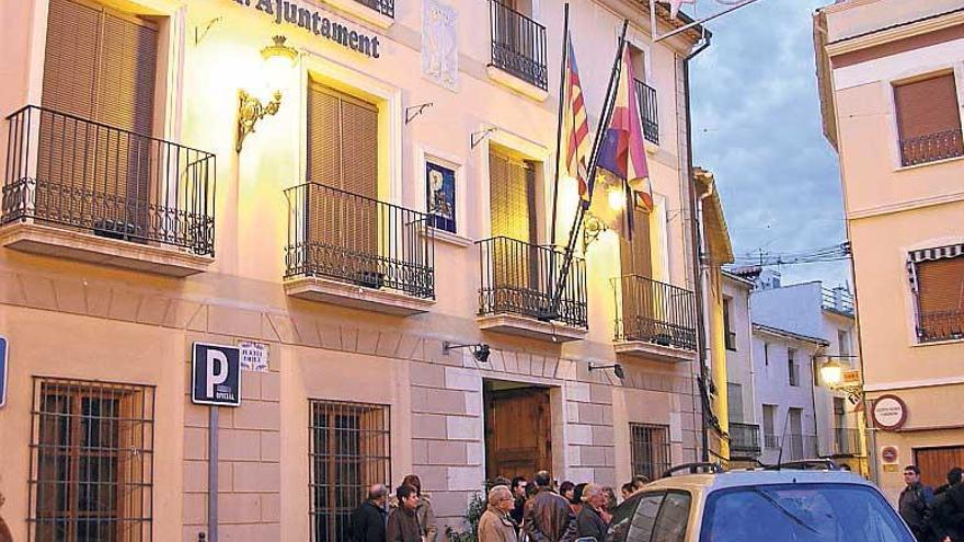 Fachada del Ayuntamiento de Muro, en una imagen de archivo