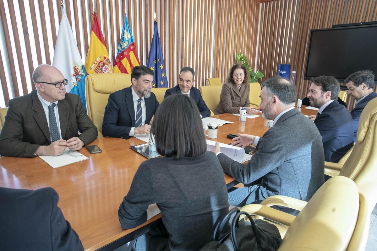 La reunión entre el Ayuntamiento y el Consell, celebrada este viernes sin dar aviso a los medios.