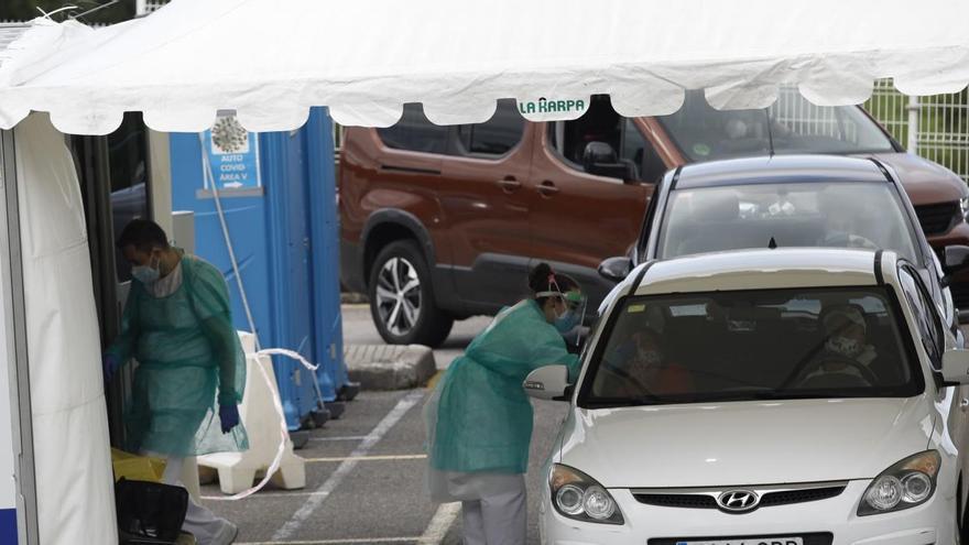 Carpa autocovid en el hospital de Cabuñes