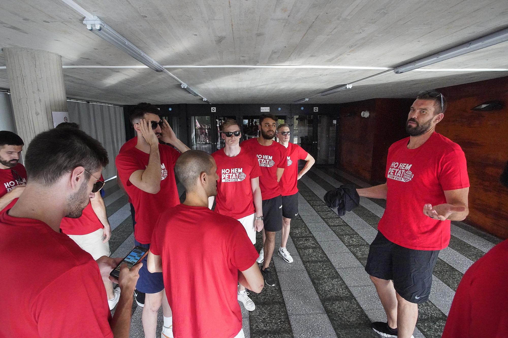 Les millors imatges de la rua de celebració del Girona i el Bàsquet Girona