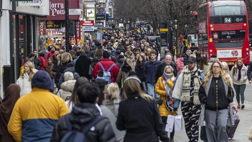 Más de la mitad de los jóvenes británicos se muestran a favor de una dictadura en el Reino Unido, según una encuesta