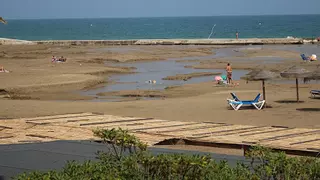 Los manantiales de agua dulce transforman una playa de Castellón
