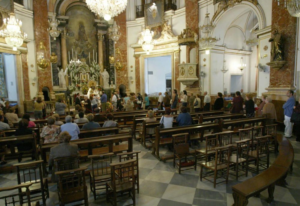 Retrospectiva de los primeros Besamanos a la Virgen de los Desamparados