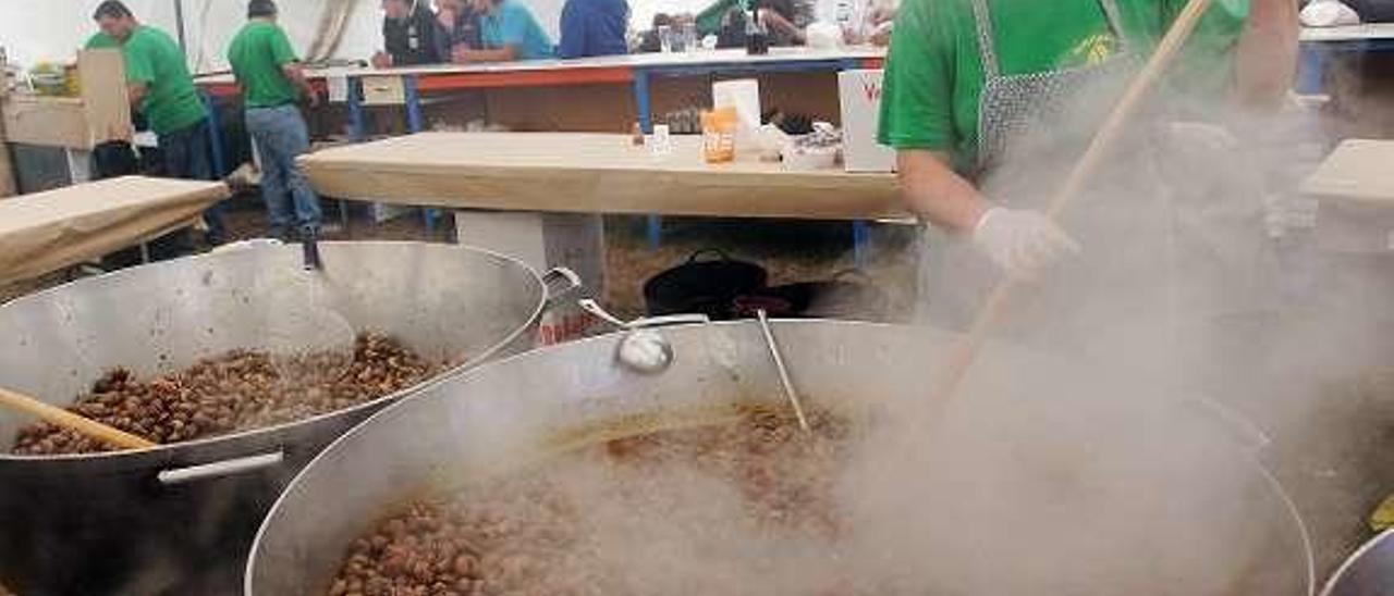 Fiesta de los caracoles en S. María de Sacos. // R. V.