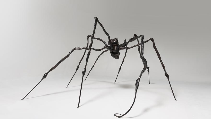 Una araña de la escultora Louise Bourgeois bate su récord tras venderse por 32,8 millones