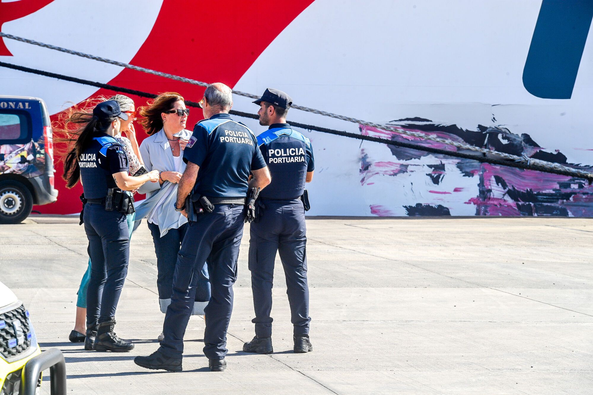 Un barco de Naviera Armas-Trasmediterránea impacta contra un muelle en el Puerto de Las Palmas