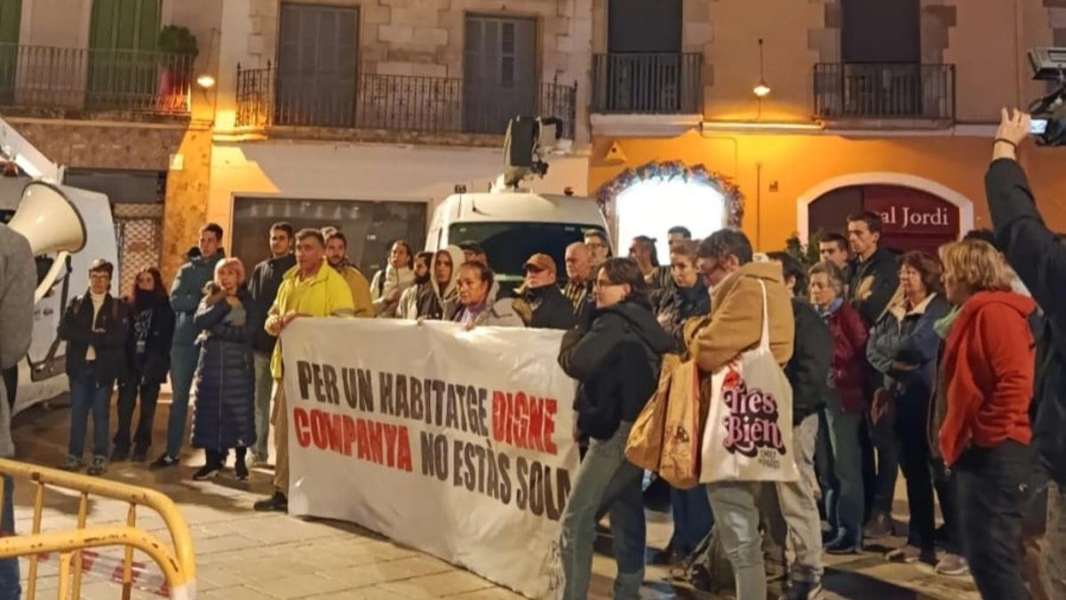 Concentració a Igualada en suport a una veïna sense alternativa habitacional