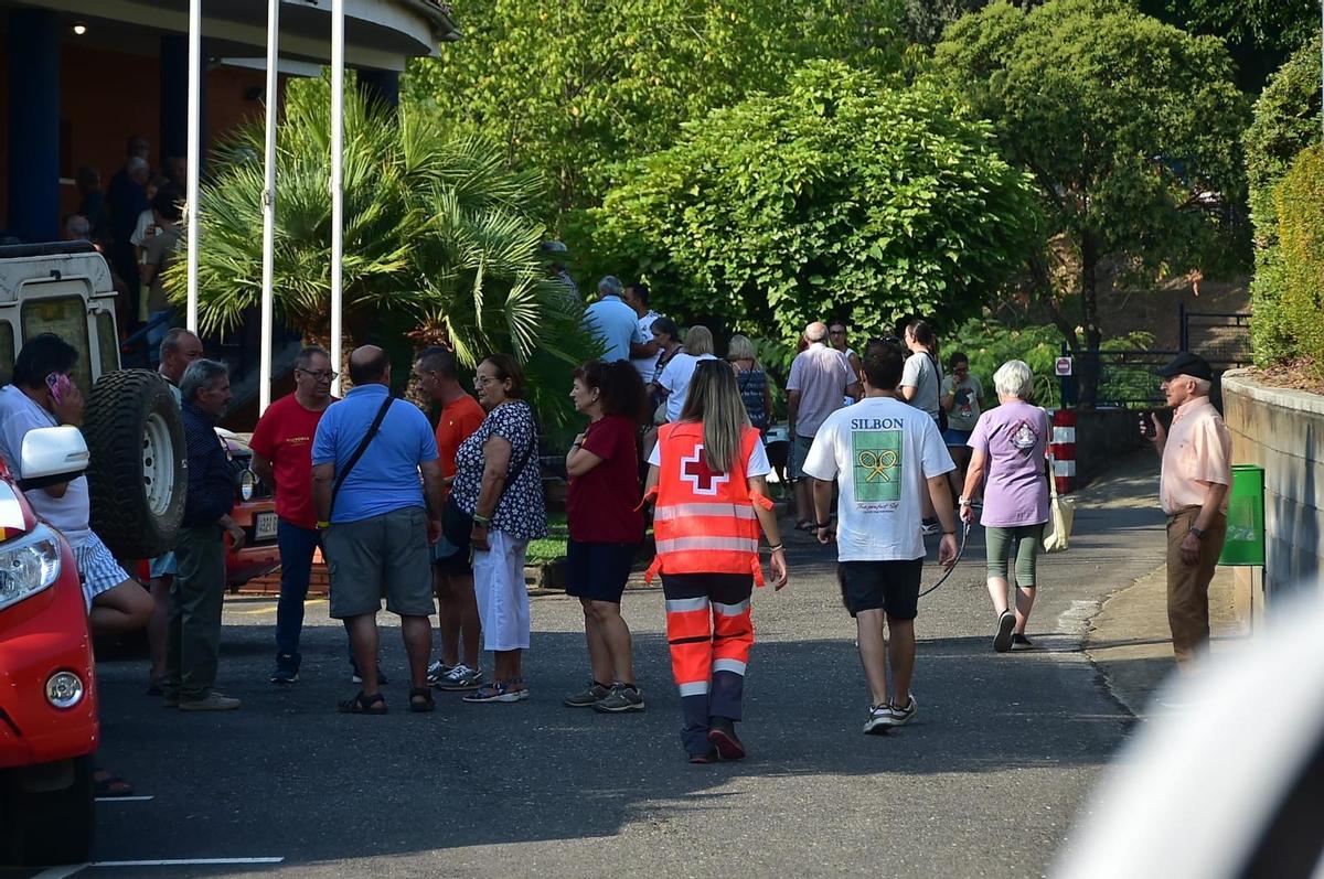 Imágenes de los vecinos desalojados en la residencia de Pinofranqueado