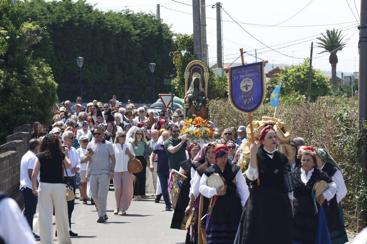 La procesión de la Virgen de La Providencia en Gijón, en imágenes