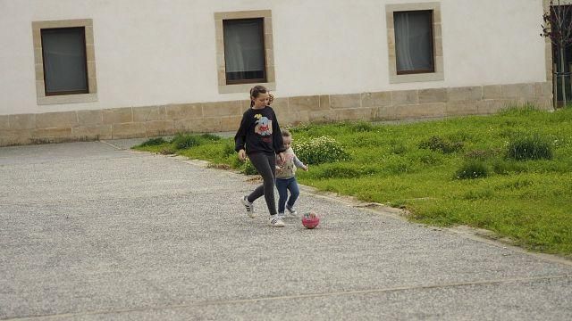 Los niños de Ourense ya sonríen en la calle. // Carlos Peteiro