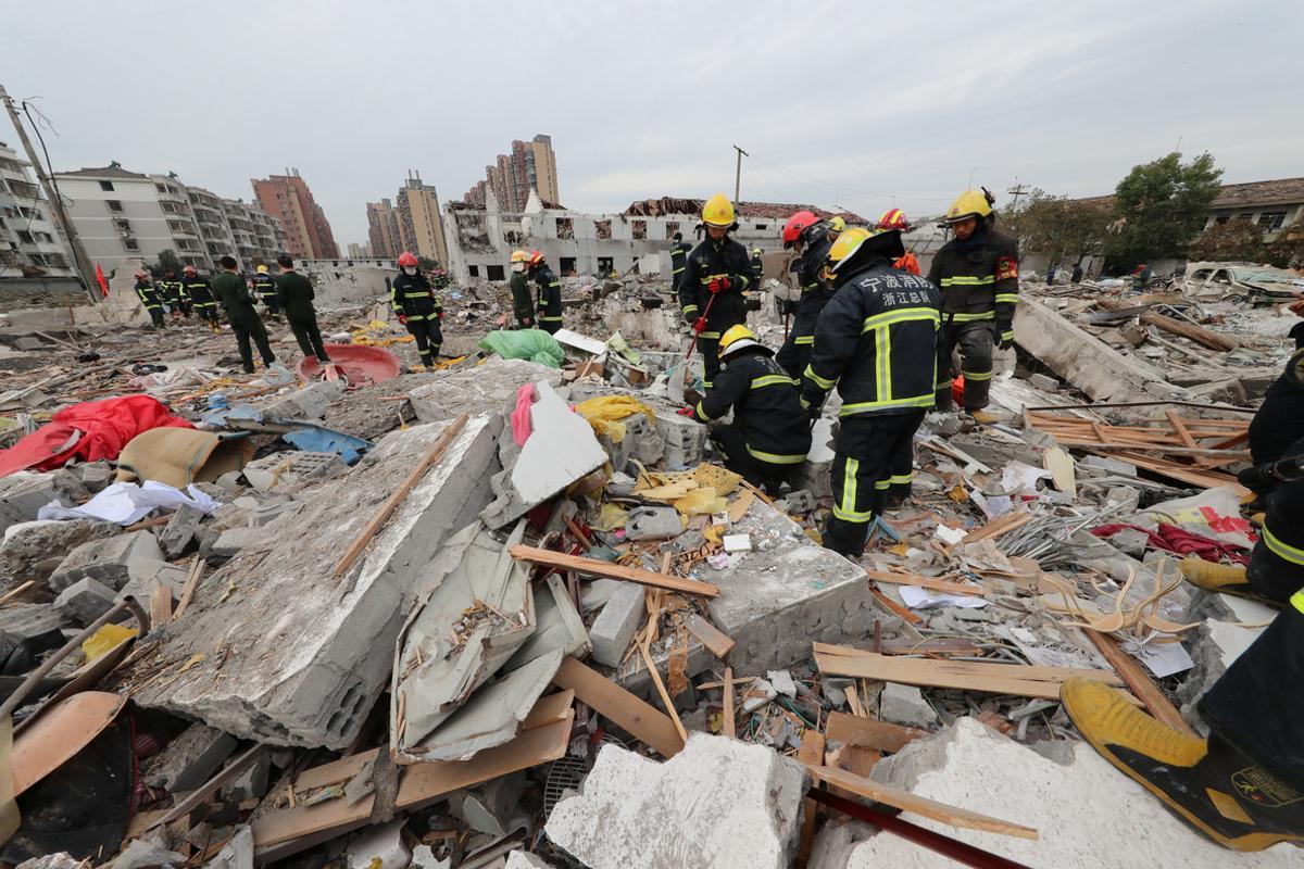 Rescue workers work at the site of a blast in Ningbo, Zhejiang province, China November 26, 2017. REUTERS/Stringer ATTENTION EDITORS - THIS IMAGES WAS PROVIDED BY A THIRD PARTY. CHINA OUT.  CHINA OUT.       TPX IMAGES OF THE DAY