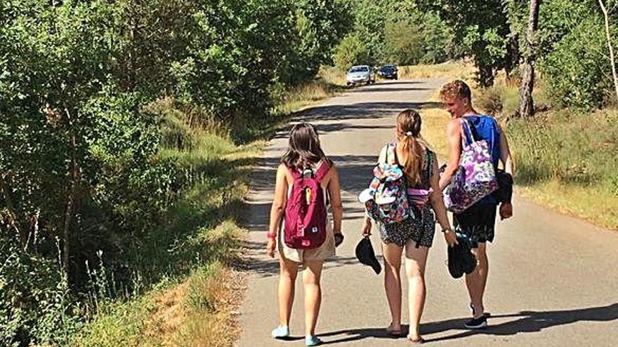 Tanquen els aparcaments de la riera de Merlès pel risc d'incendi, i recomanen no accedir-hi