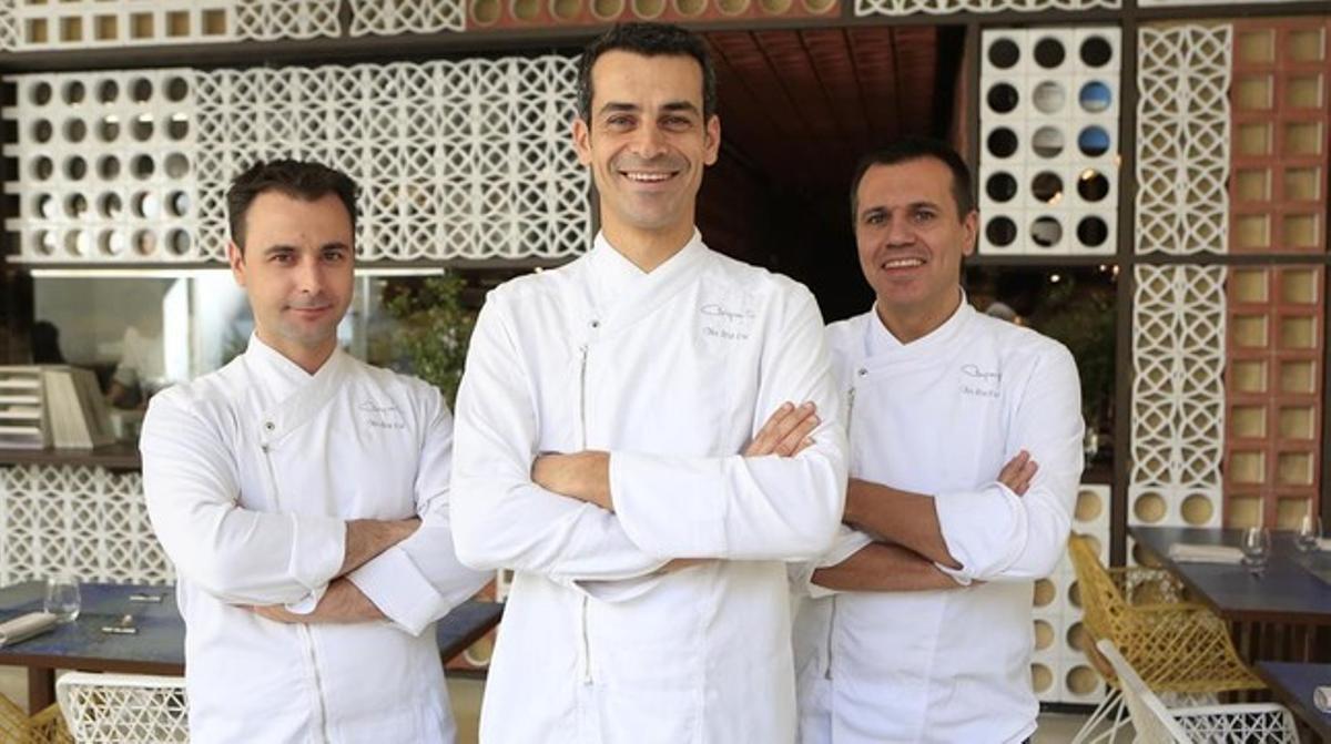 Imagen de archico de Eduard Xatruch, Mateu Casañas y Oriol Castro en el restaurante Disfrutar.