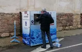 Toro levanta la prohibición de consumir agua del grifo