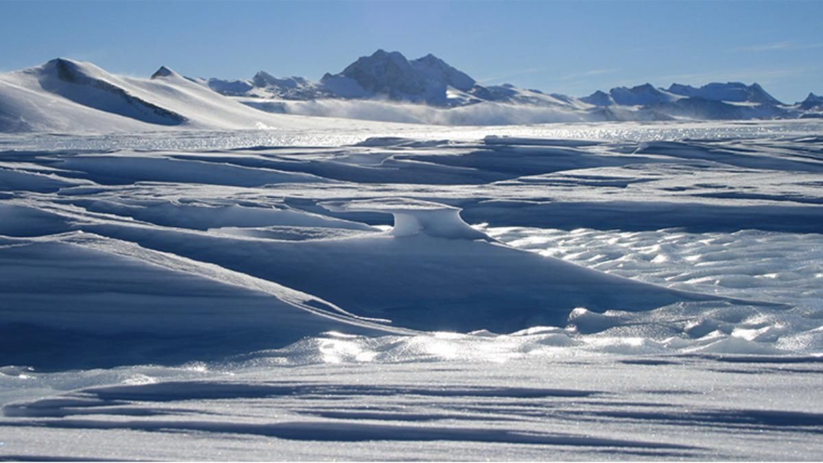 Antiguos ríos que surcaron la Antártida dejaron huellas bajo el hielo.