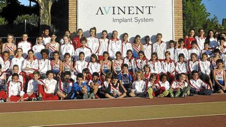 Grup d&#039;atletes de l&#039;Escola Manresana d&#039;atletisme en l&#039;edició de l&#039;any passat del Trofeu Promoció