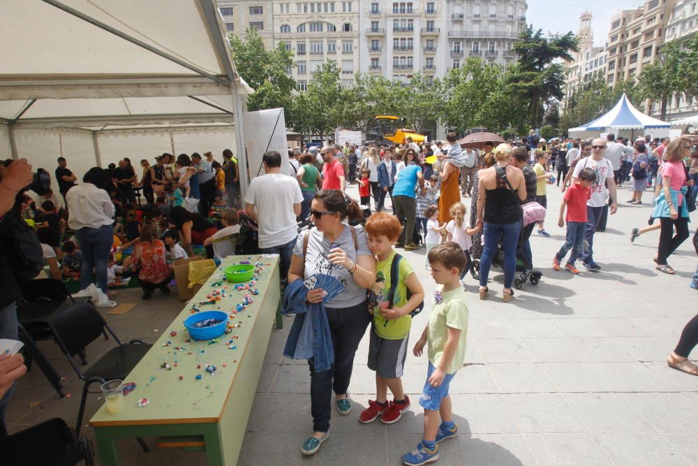 Jornada de ingeniería en la calle, en la plaza del Ayuntamiento de València.