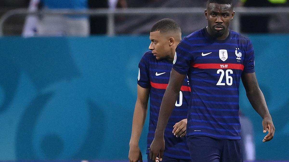 Marcus Thuram se marcha enfadado tras la derrota de Francia ante Suiza en la Eurcopa 2020