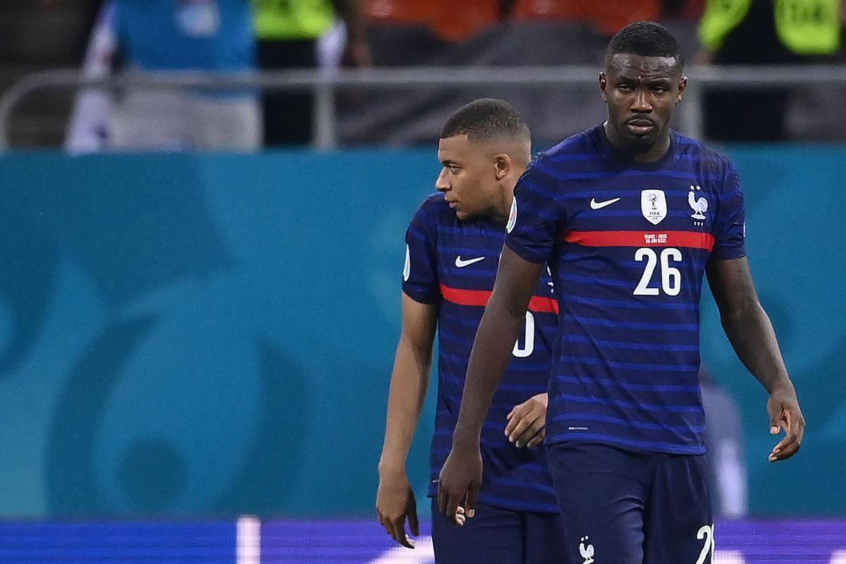 Marcus Thuram se marcha enfadado tras la derrota de Francia ante Suiza en la Eurcopa 2020