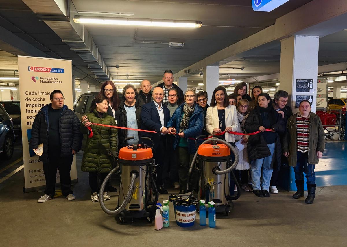 Inauguración del servicio en el Eroski