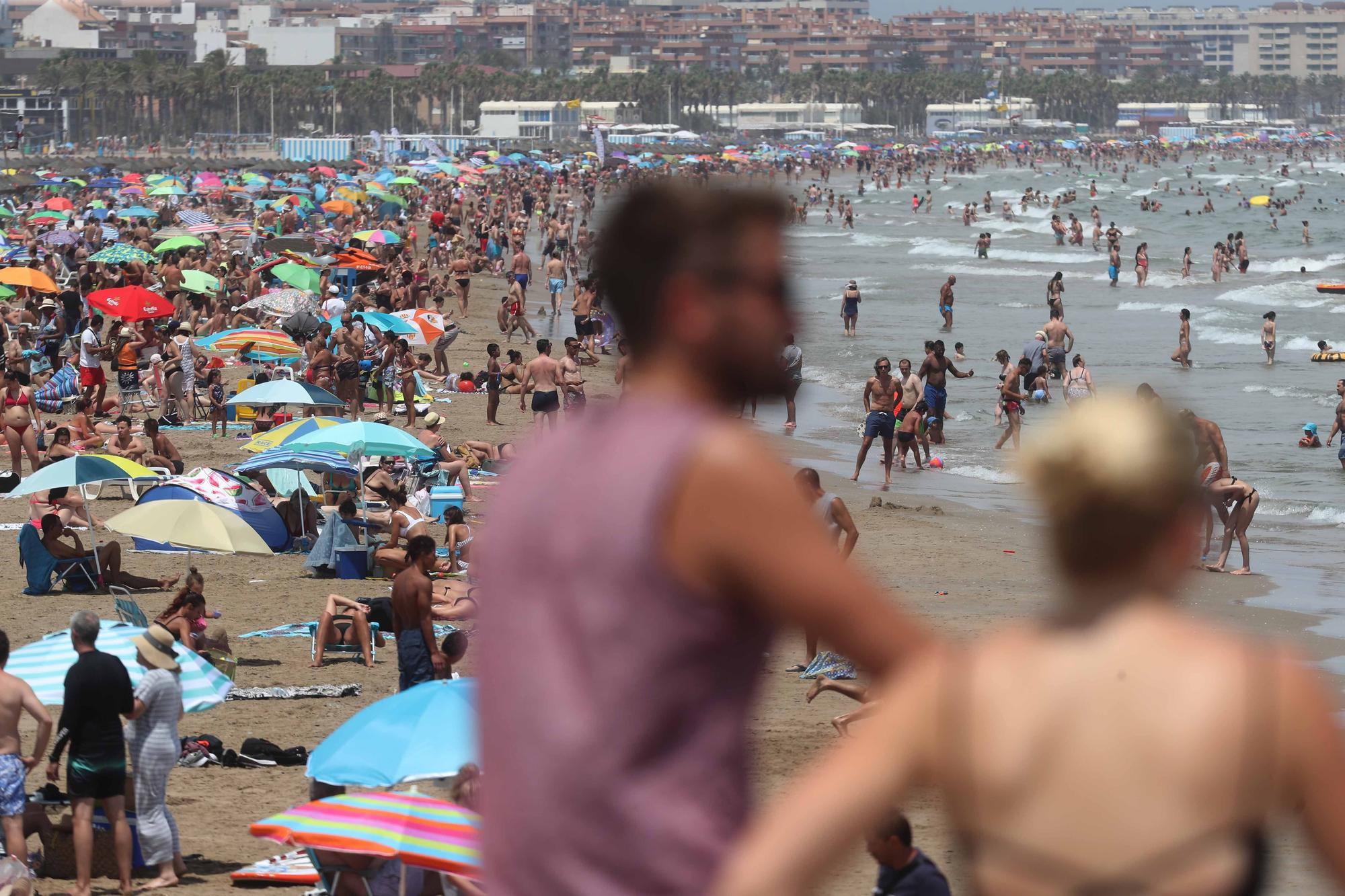 La playa y las terrazas, de nuevo, llenas