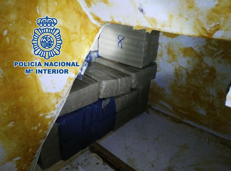 La Policía Nacional decomisa 500 kilos de hachís en un yate.