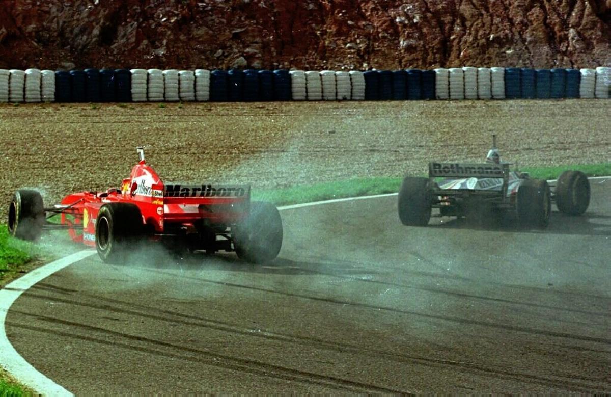 Accidente en el que Michael Schumacher perdió el título de F1 de 1997 en el circuito de Jerez.