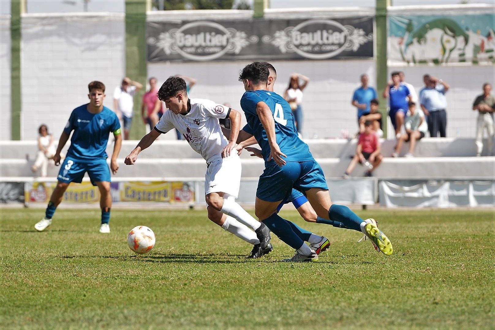 Las imágenes del derbi de Tercera entre el Pozoblanco y el Córdoba CF B