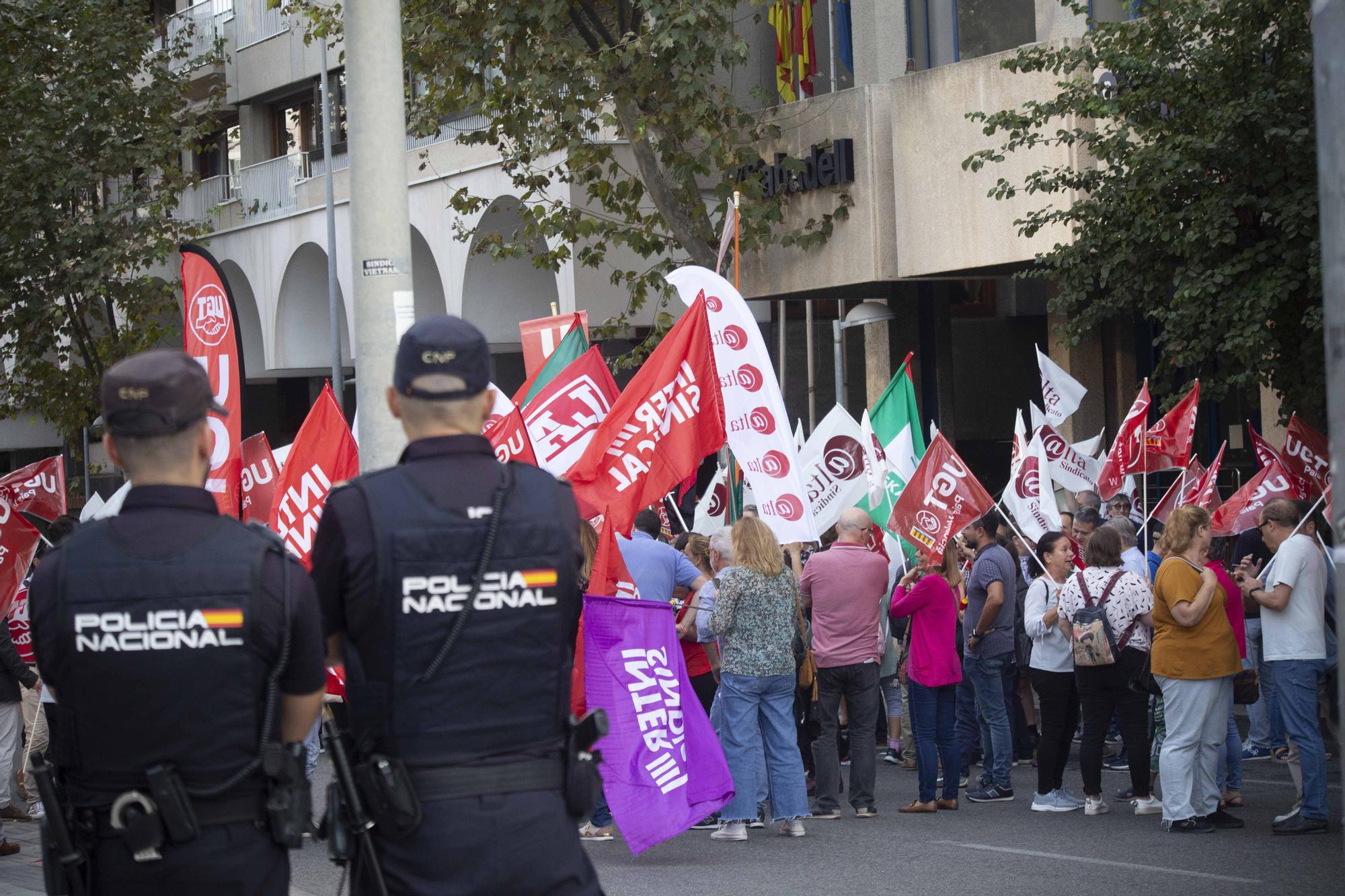 Protesta por las condiciones laborales en Banco Sabadell