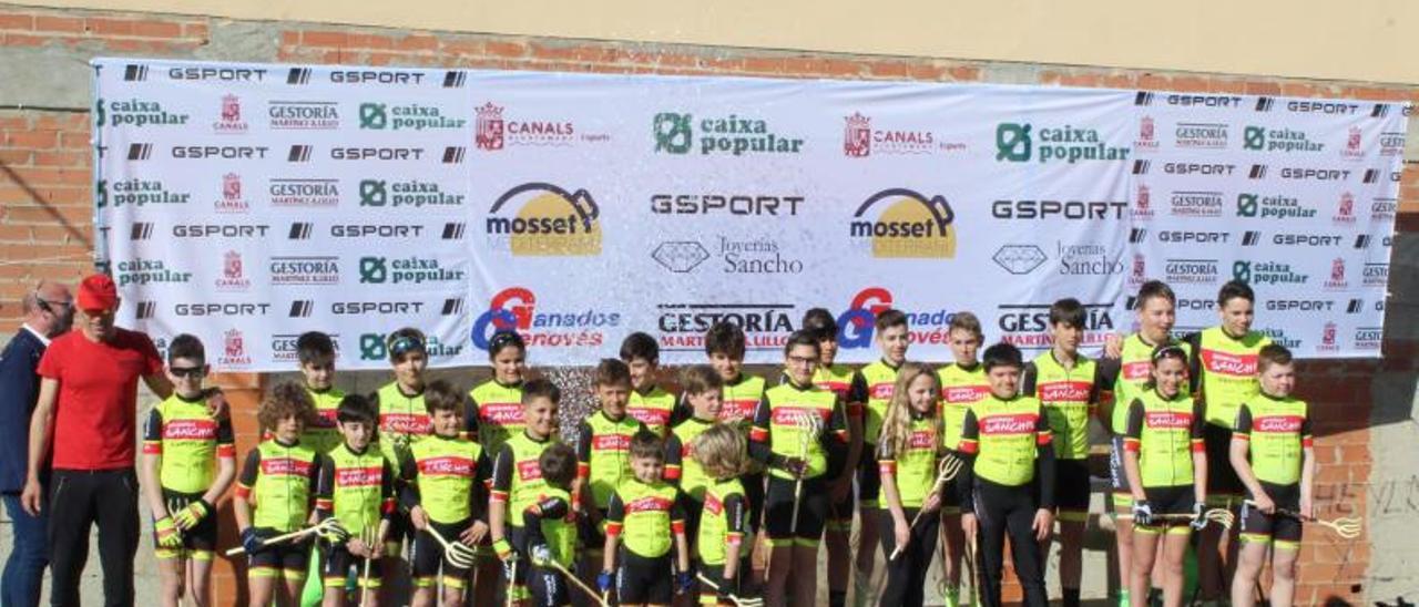 Ciclistas de la escuela del Bicicletes Sanchis de Xàtiva. | BICICLETES SANCHIS