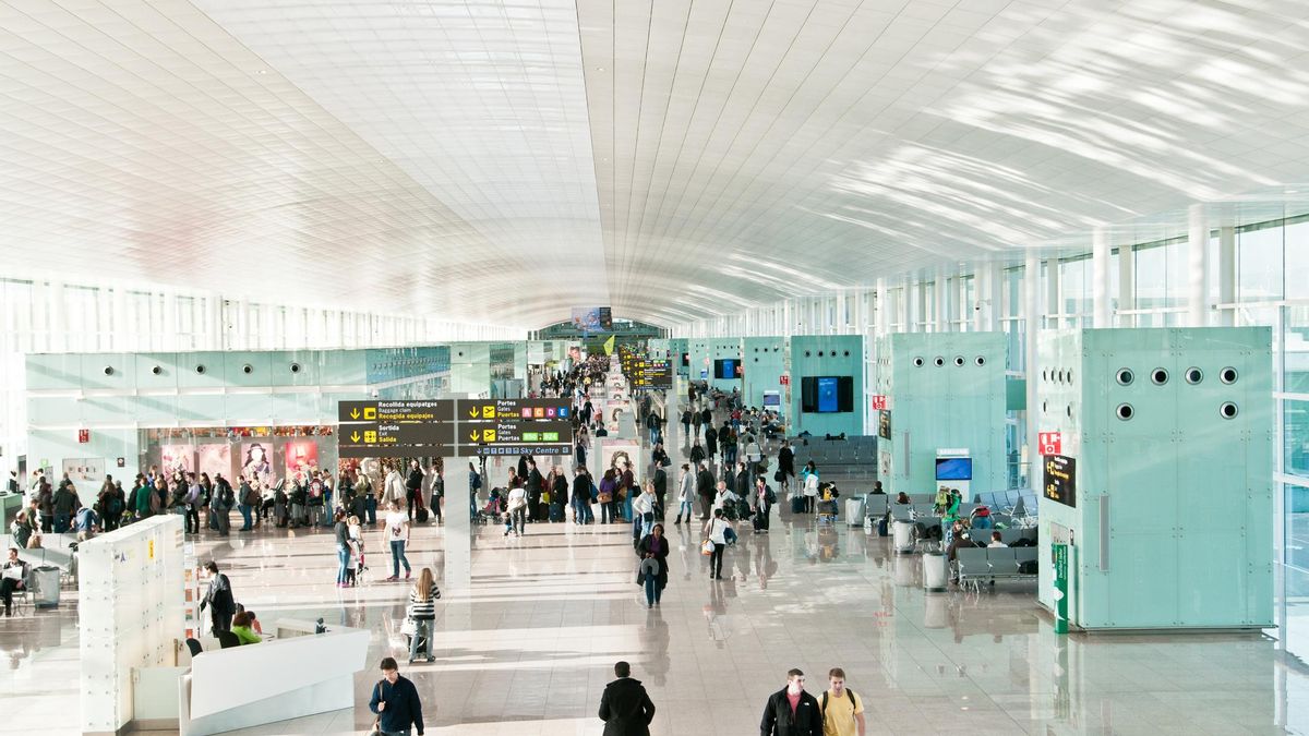 El truco de la comida gratis en el aeropuerto que nadie te ha contado: va a cambiar tus viajes para siempre