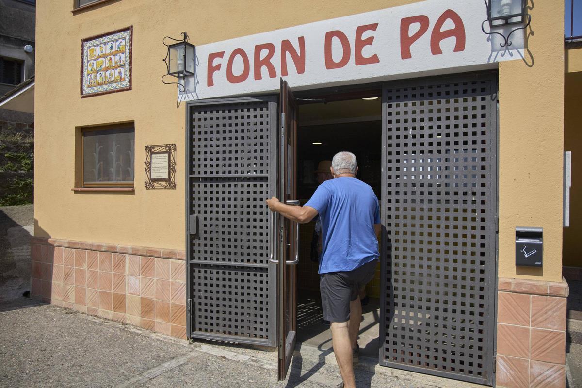 Façana del forn de pa de Corts, un poble del Pla de l'Estany.