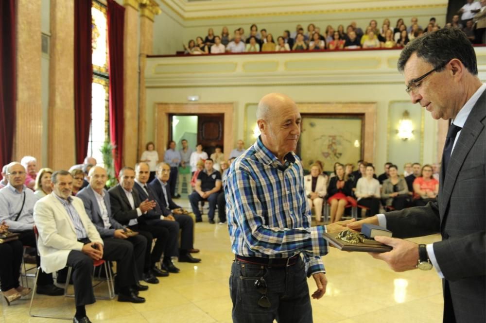 Homenaje a los 39 funcionarios municipales que se jubilan durante este 2016