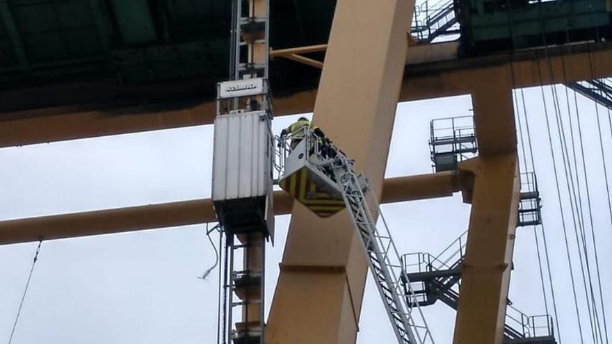 Espectacular rescate a 27 metros de altura