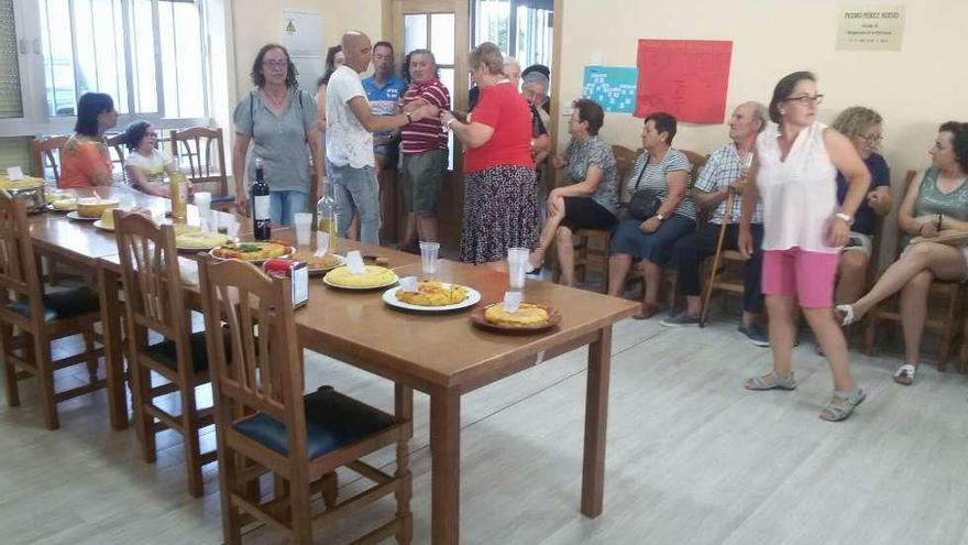 Vecinos participan en una de las actividades programadas.